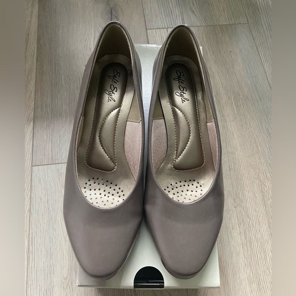 Soft Style by Hush Puppies Angel II Pumps W6